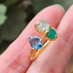 Trio de anillos en piedras topacio imperial azul, luna y onix verde