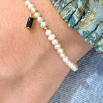 Pulsera de piedras de río y Turmalina negra